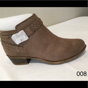 Life Stride- Adriana Mushroom size 6M new no box